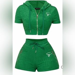 This is a Shane Justin towelette set XS. Never worn brand new doesn’t fit.